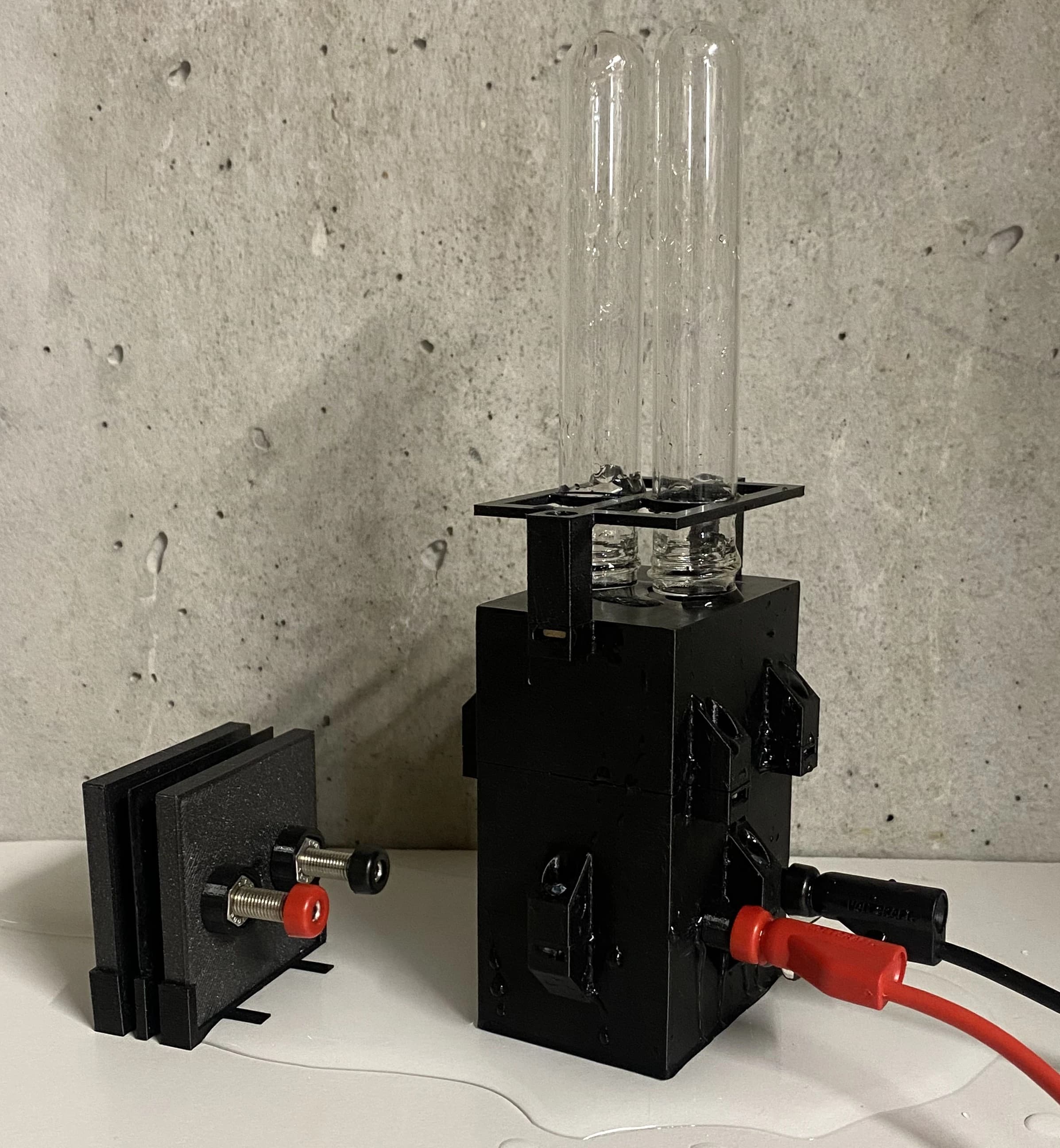 3D-gedruckter Elektrolyseur mit Elektrolysekonstruktion im MINT-Unterricht