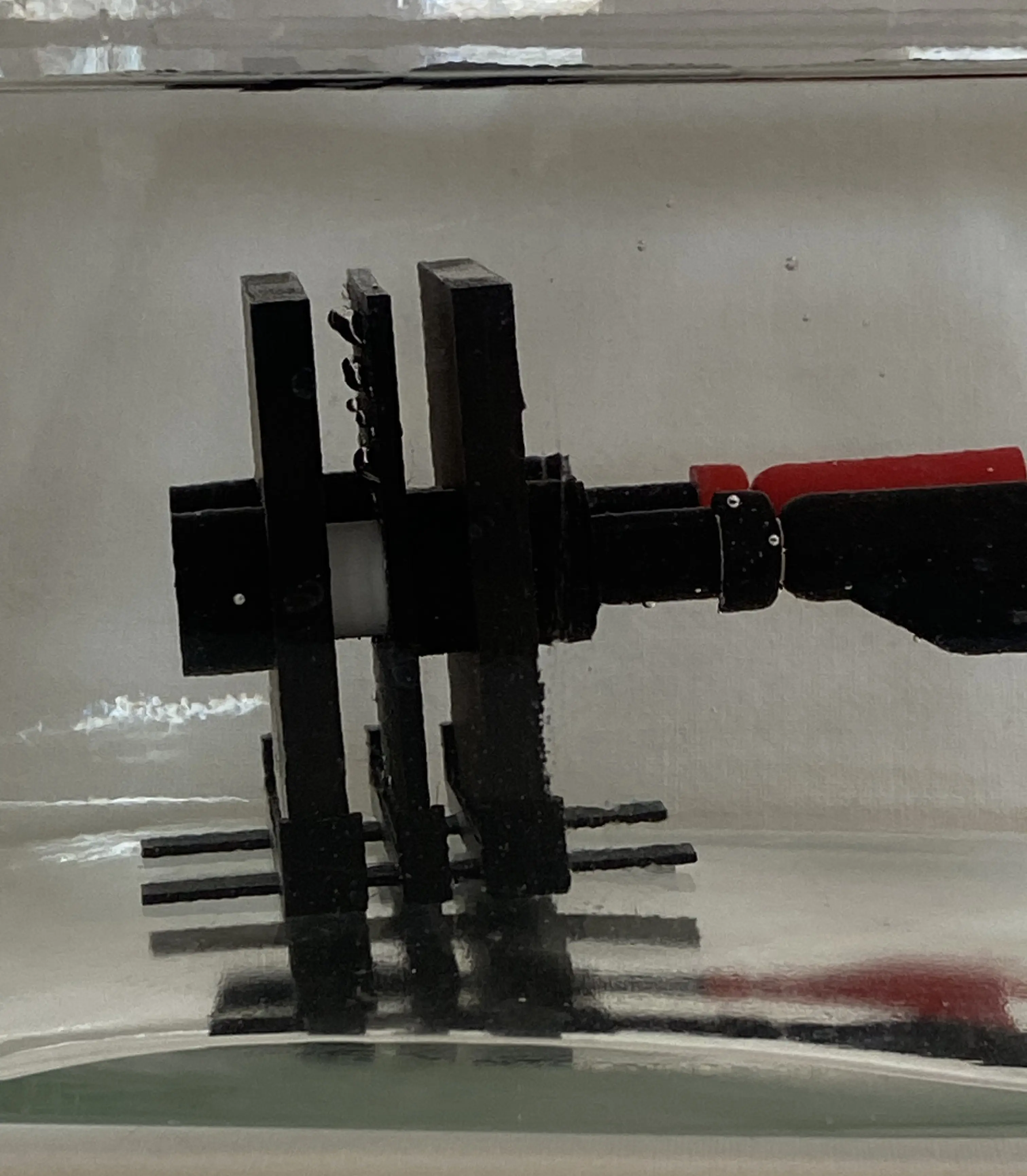 Elektrolysekonstruktion im Einsatz – greifbares MINT-Projekt im Unterricht